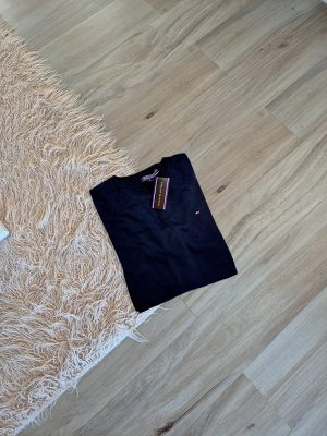 Sweater basico de hilo con cuello redondo Tommy Hilfiger