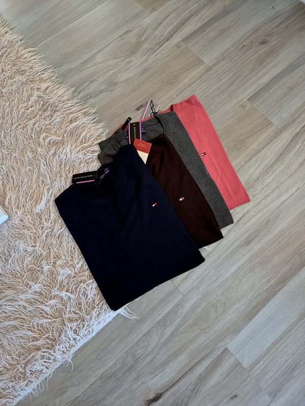 Sweater basico de hilo con cuello redondo - Imagen 2
