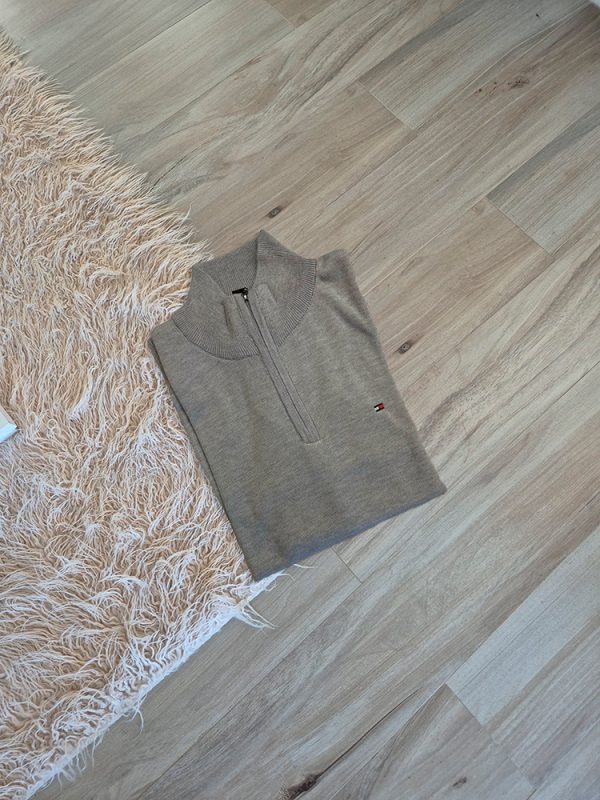Sweater basico de hilo medio cierre Tommy Hilfiger