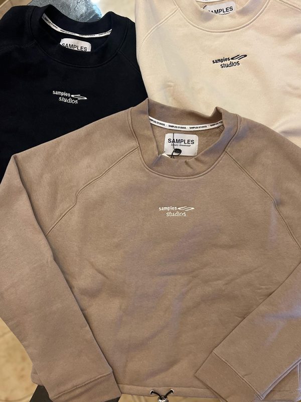 Buzo de algodon Crewneck basic crop de mujer - Imagen 2